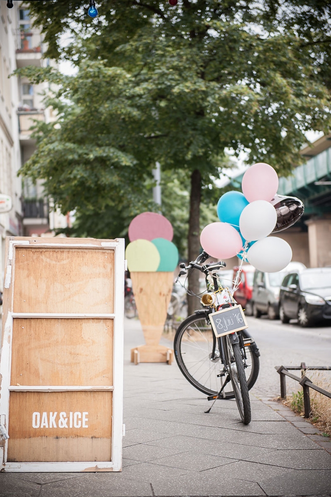 Fahrrad Hochzeit im Prenzlauer Berg Berlin Fotograf